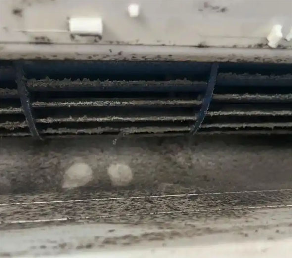 于洪空调吹的风有股烧焦味是怎么回事